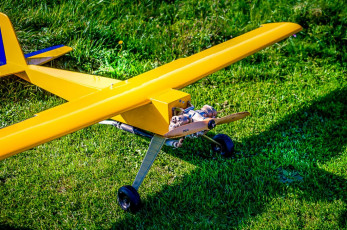 Abenteuer in der Luft- Modellflugzeugfotografie